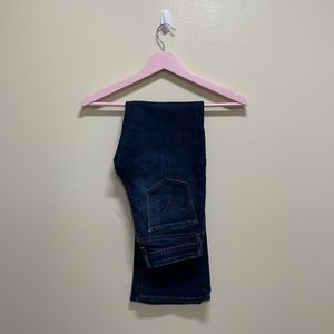 Levi’s barely worn mid rise boot cut jeans.